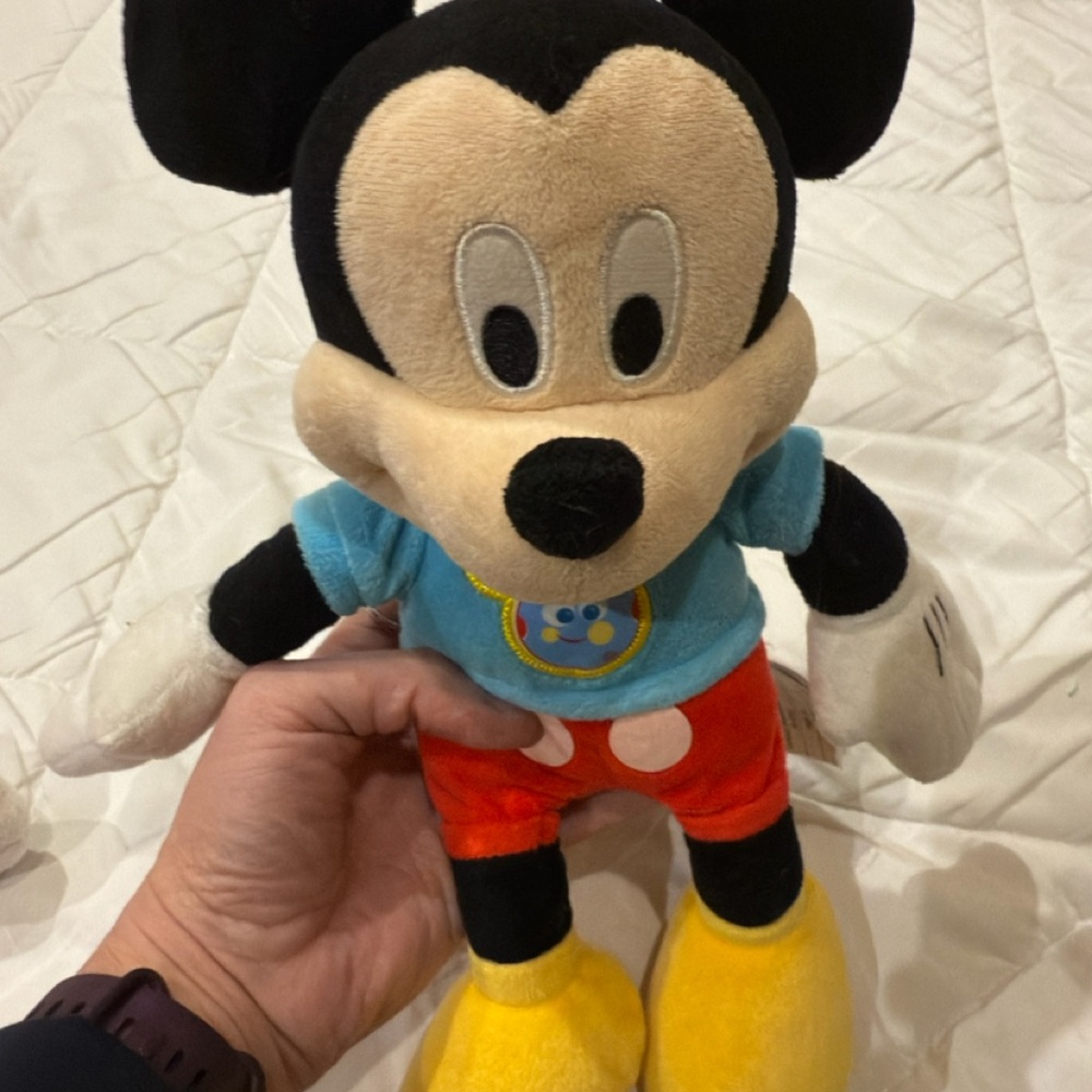 Mickey Mouse Clubhouse Singing Plush
